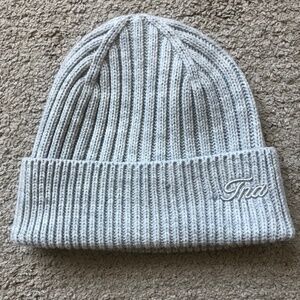 Aritzia- TNA Beanie.NWOT.